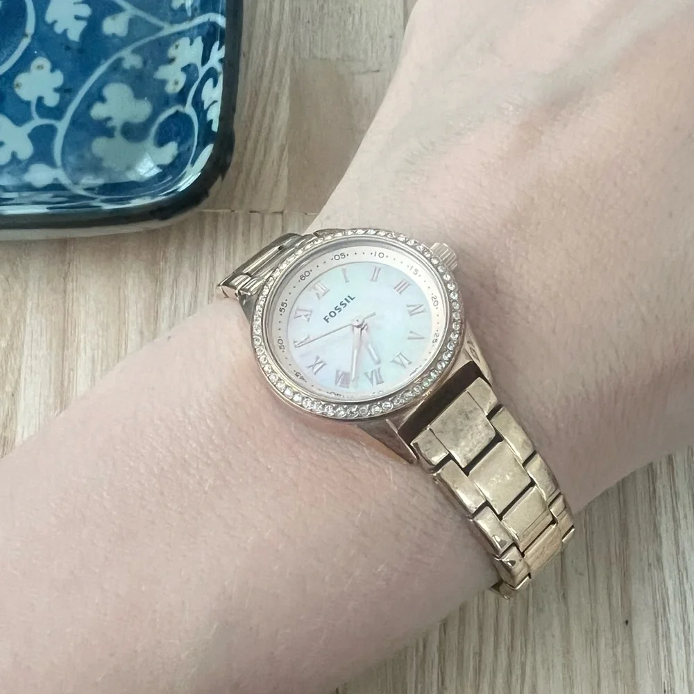 Fossil ladies rose gold tone dress watch NEW BATTERY